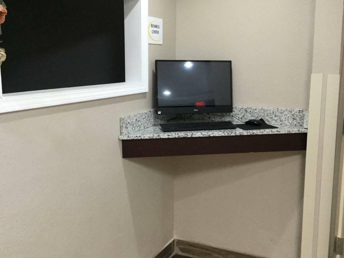 فندق سوبر 8 باي ويندهام ساوث هولاند المظهر الخارجي الصورة